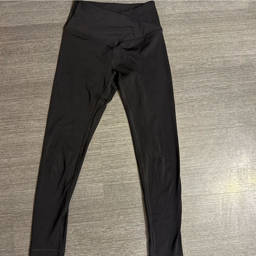 Victoria’s Secret Black High-Waisted Leggings – Size 4